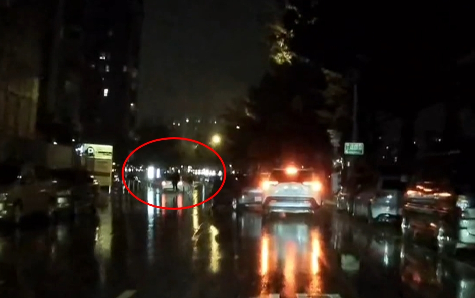 財務糾紛?台中球棒隊當街攔車 又追到停車場猛砸車