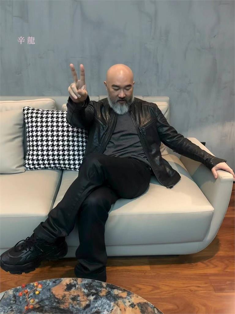 辛龍喪妻神隱5年53歲「1狀態」曝光!「強勢回歸」喊話粉絲:好久不見