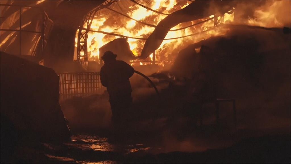 墨西哥最大批發市場大火　200消防出動救火