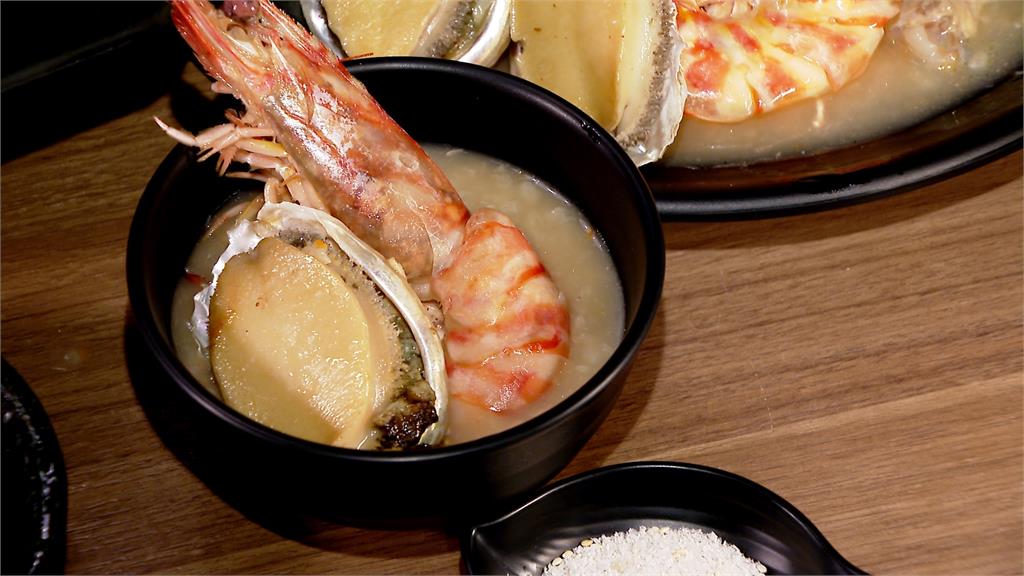 天氣轉冷喝粥暖胃　韓國韓國人參雞粥加入明蝦、鮑魚增添海味