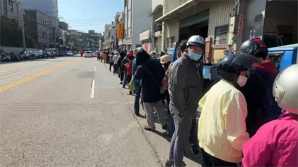 慶祝台灣隊奪冠! 店家免費送便當 民眾大排長龍「店家宣布加碼」