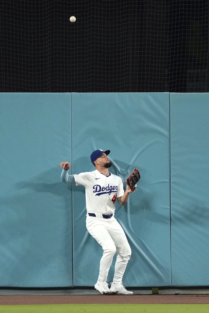 MLB(影)/道奇單場2次「誇張守備瑕疵」!總教練羅伯斯直言:基本功不好很難贏球