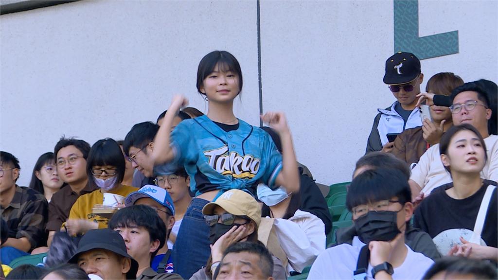 WBC練習賽結束放4天年假！　民眾南下為台灣隊加油