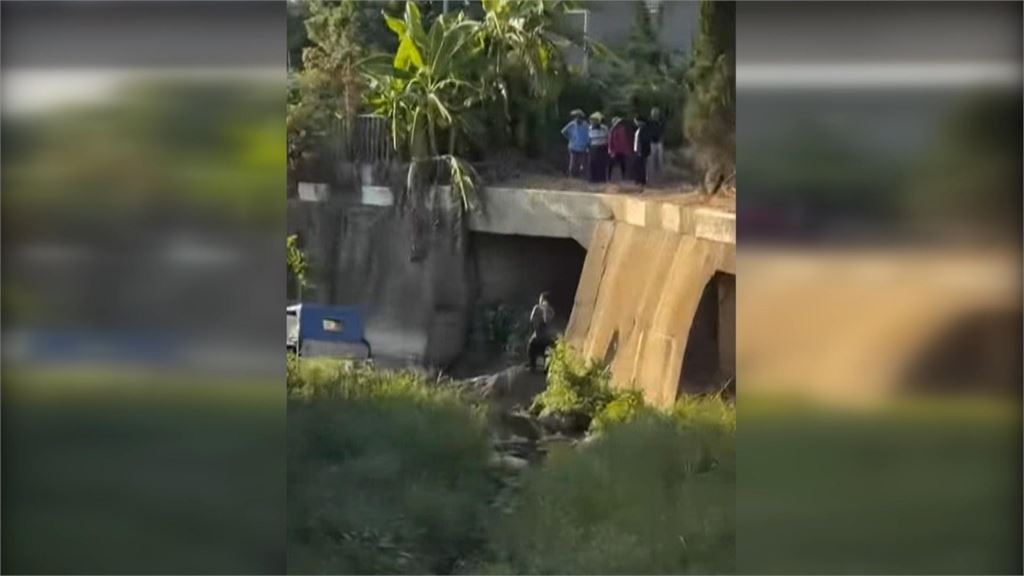 台南歸仁81歲駕駛疑倒車不慎　摔4米深排水溝身亡
