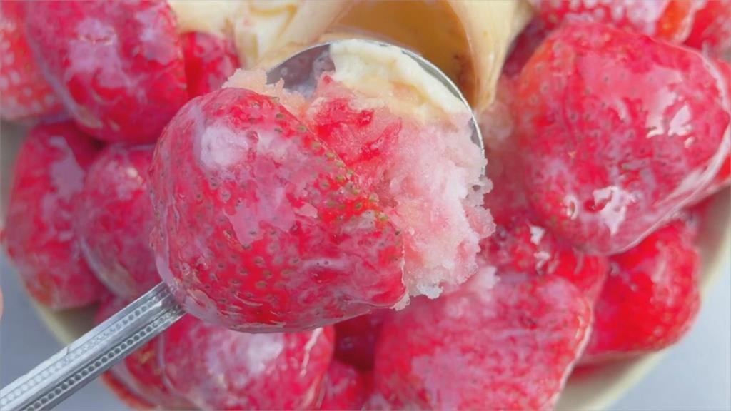 滿滿草莓加上牛奶煉乳 台南老牌冰店推冬季限定草莓牛乳冰