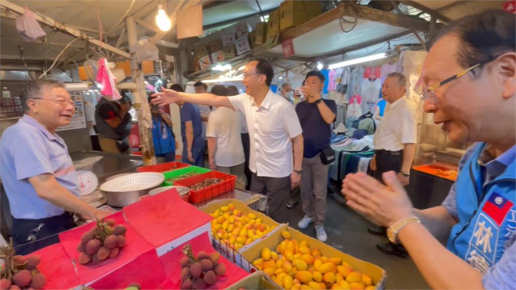 朱立倫現身永安市場 同框林德福掃街宣傳反罷免