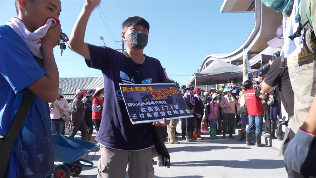 全副武裝有備而來! 光復車站仍不斷湧入鏟子超人