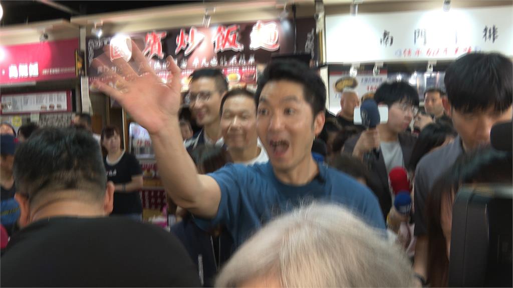 沒聽到？記者提問營養午餐　蔣萬安笑而未答遭轟「嘻皮笑臉」