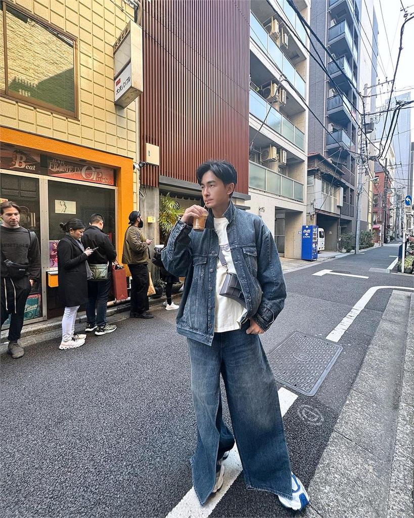 鄭元暢日本當街「褲子只用蓋的」嚇壞海外帥大叔!0迴避衝擊畫面逼瘋網:要奪時髦