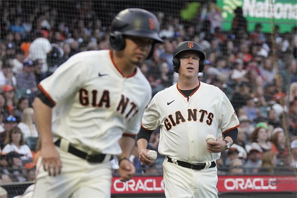 MLB／巨人播報員「范特西」遊戲墊底！懲罰當場邊「球僮」笑翻同仁