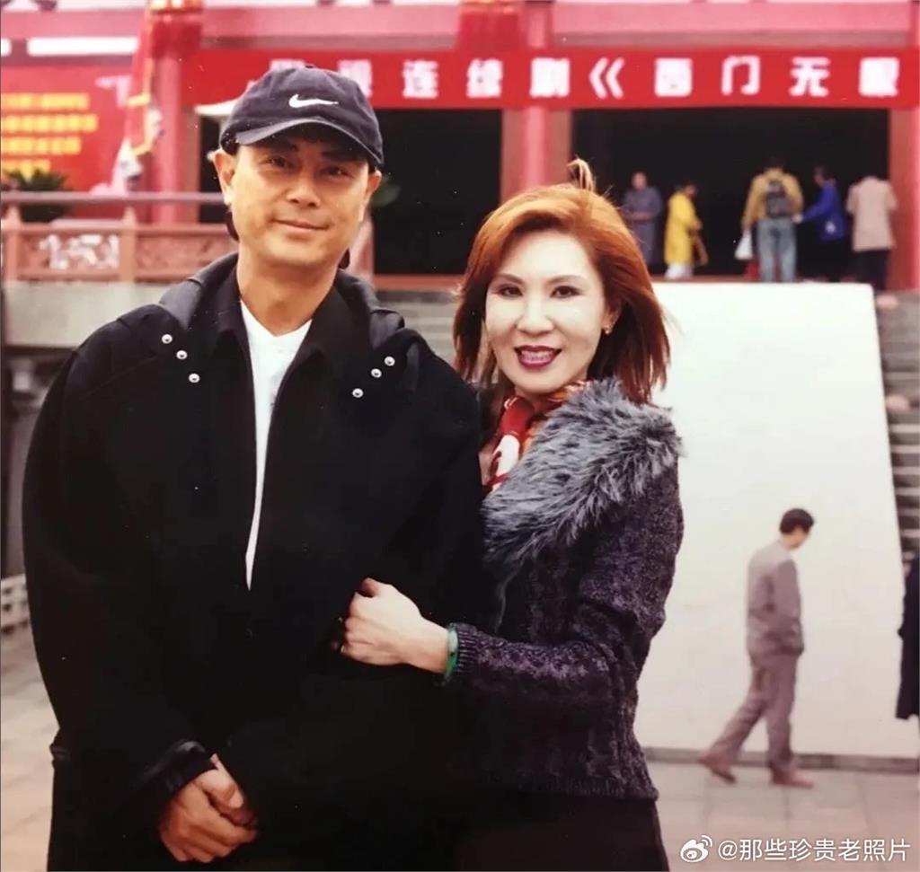 台灣女星「西門大媽」竟是帶資進組始祖！昔與當紅鮮肉「洗鴛鴦浴」衝擊畫面曝光