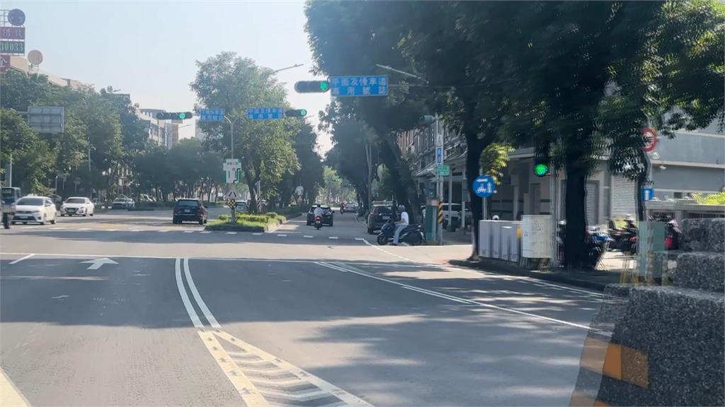 高雄73歲駕駛違規右轉 高速衝待轉格撞8車1死8傷