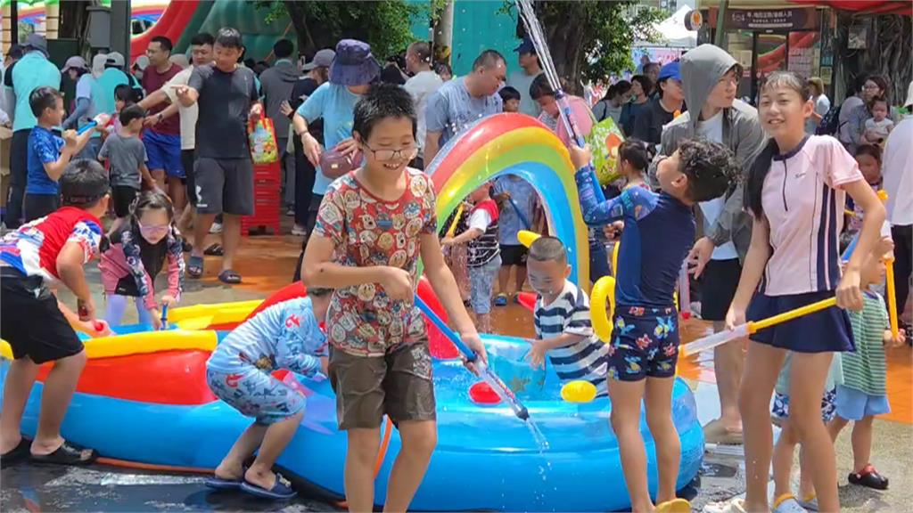 彰化田中水樂園嗨翻　親子戲水放電又消暑