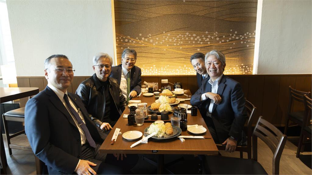 快新聞／黃仁勳東京「美食地圖」曝光！宴請30家半導體企業　喊話：日本回來了