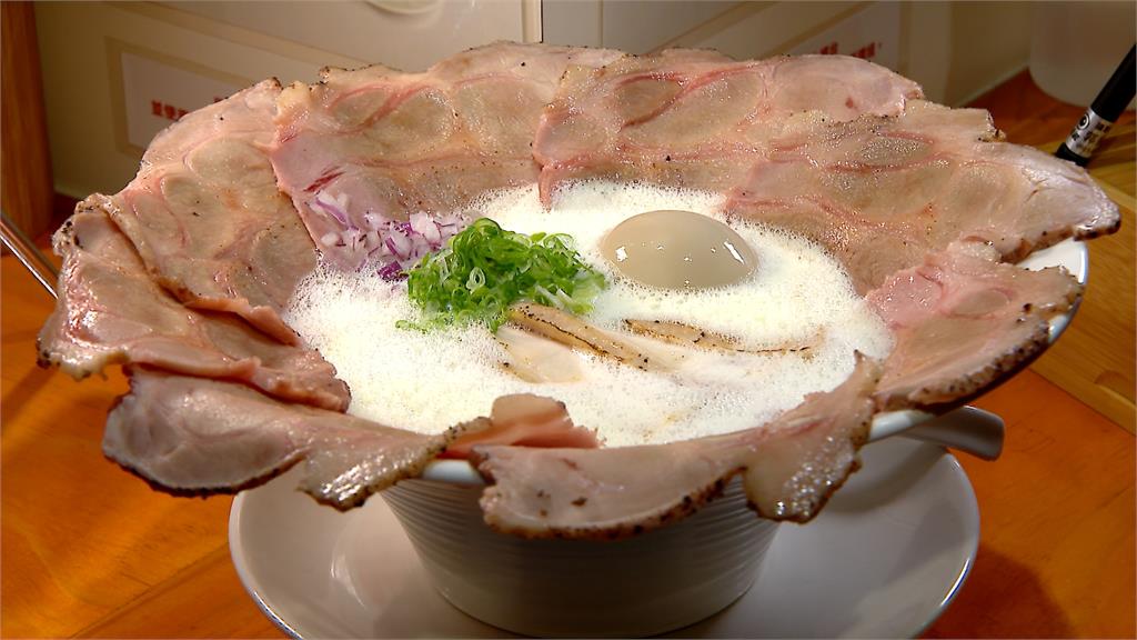 清酒拉麵飄醺香　雞湯飄細緻泡泡口感綿密