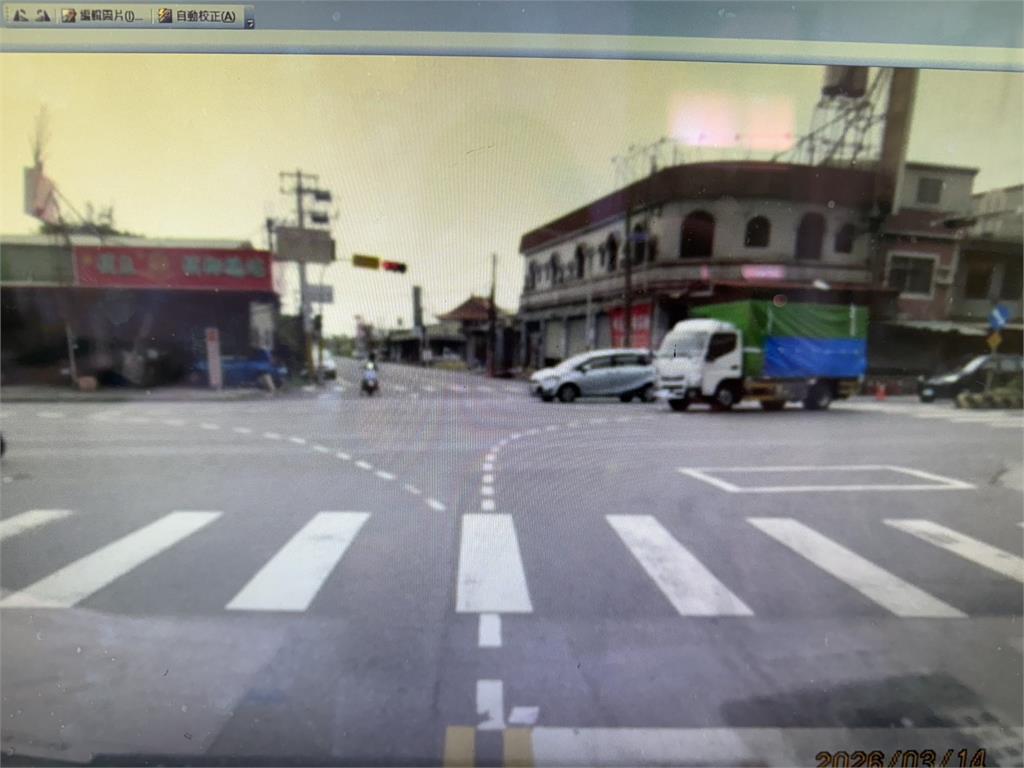 屏東連環車禍! 貨車撞車釀衝撞檳榔攤 駕駛遭波及受傷