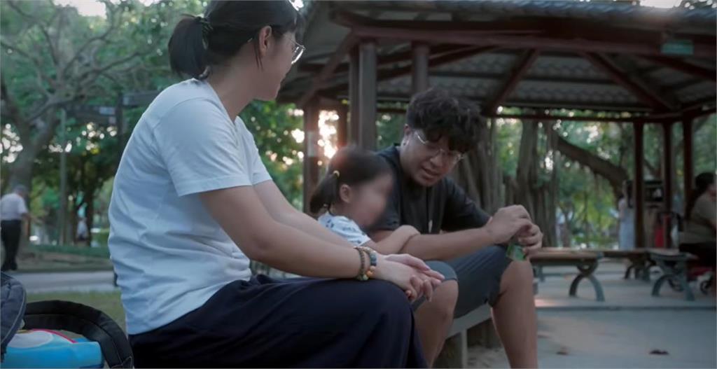 沈伯洋「收養女兒影片｣曝破20萬朝聖！ 1關鍵網盛讚：真正有愛的人