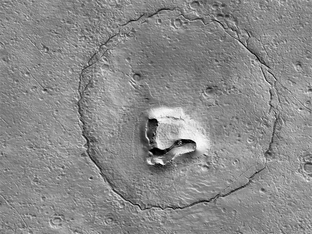 NASA最新發現！火星地表現「微笑泰迪熊」圓眼張嘴呆萌表情曝光