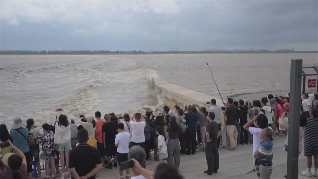沙德爾助陣錢塘江大潮　中國民眾不怕死又玩命觀浪