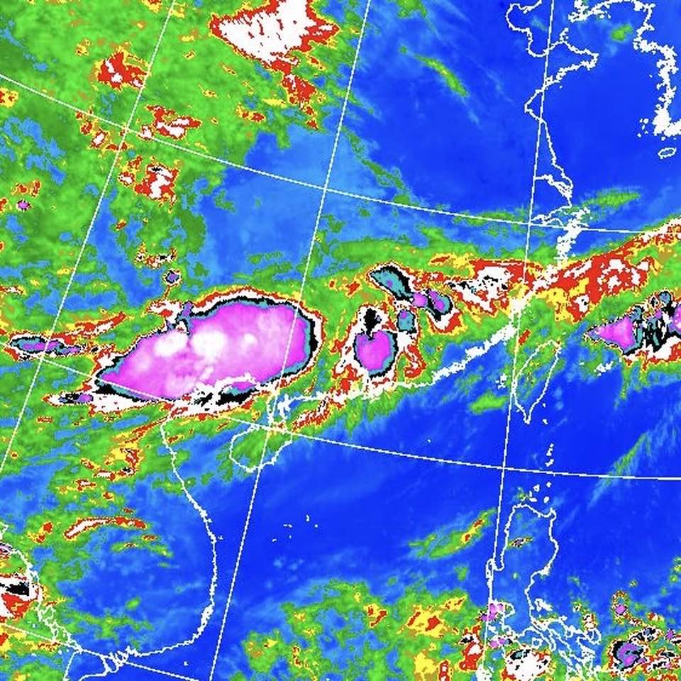 「致災強雨彈」就在台灣旁!鄭明典示警「一片紫500公里」網嚇壞:別來