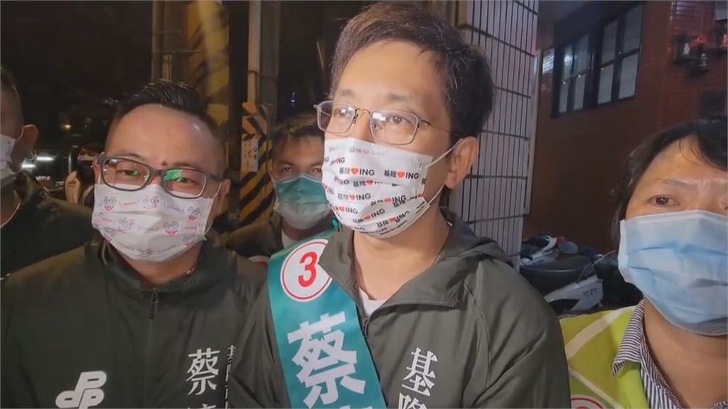 凌晨4點天還沒亮... 蔡適應「崁仔頂」掃街凍蒜聲不斷