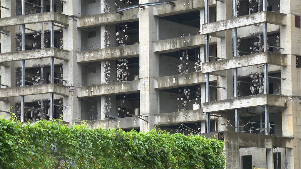 降價30億也沒人要! 小坪頂爛尾樓四拍底價約43億