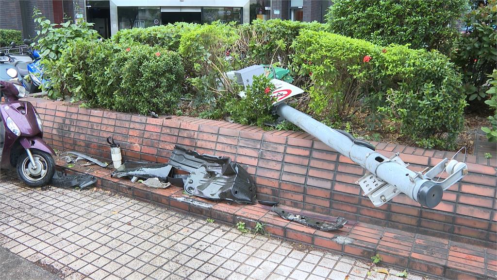 上班時間失控暴衝人行道撞騎士 肇事駕駛疑「這原因」闖下大禍