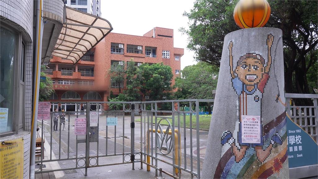 小孩去上學回家雙腳變紅豆冰　家長怒：兒童節跳蚤禮包嗎？