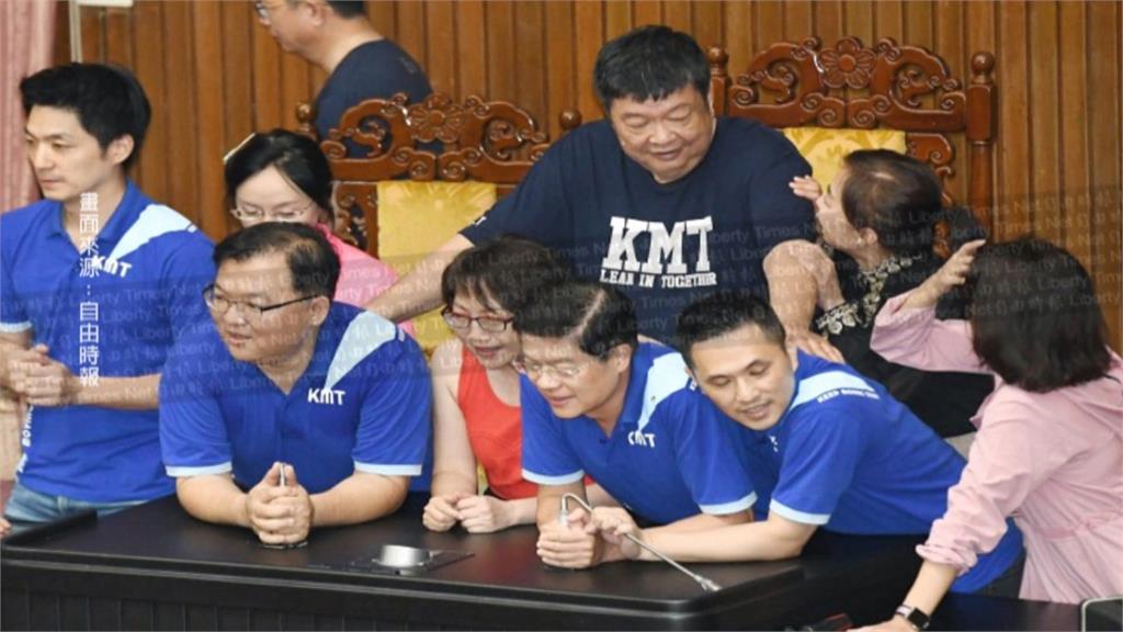 曾表態為中國人.肚子頂撞范雲.陳雪生從政爭議一籮筐