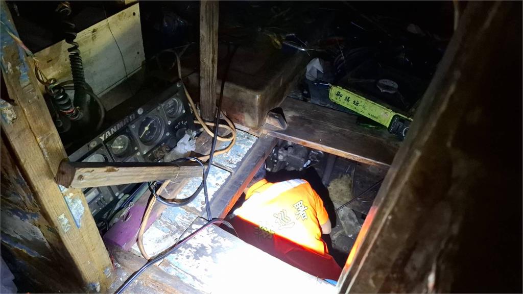 快新聞／凌晨海上驚魂！漁船突失動力「冒煙求救」　海巡急救援