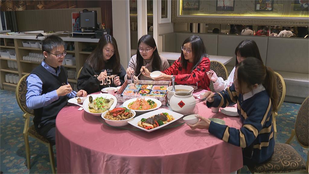這年頭沒人想結婚!長輩搖頭嘆「以後吃年夜飯剩你1人」年輕人真實反應曝