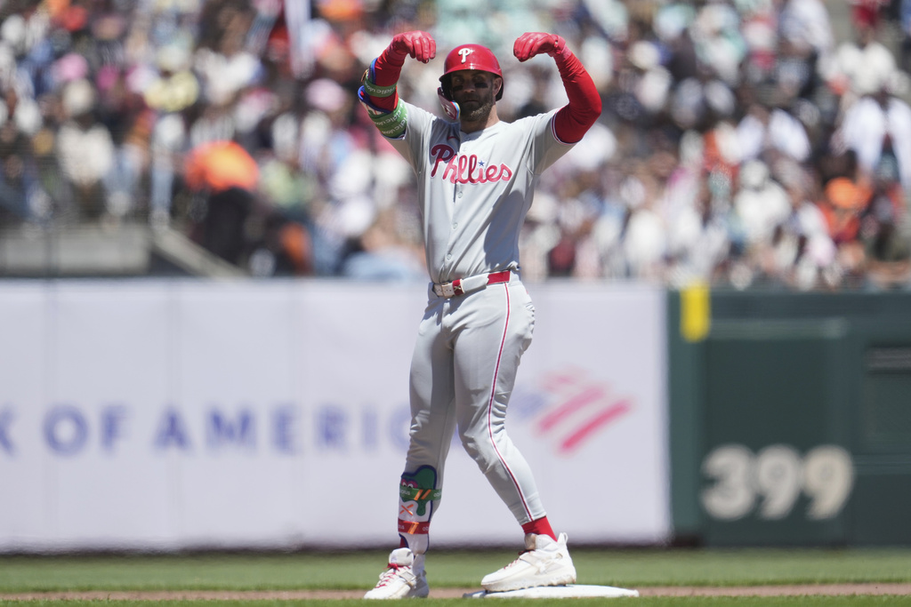 MLB(影)/震撼巨人球場一吐怨氣! 費城人巨砲單場4支長打創生涯紀錄