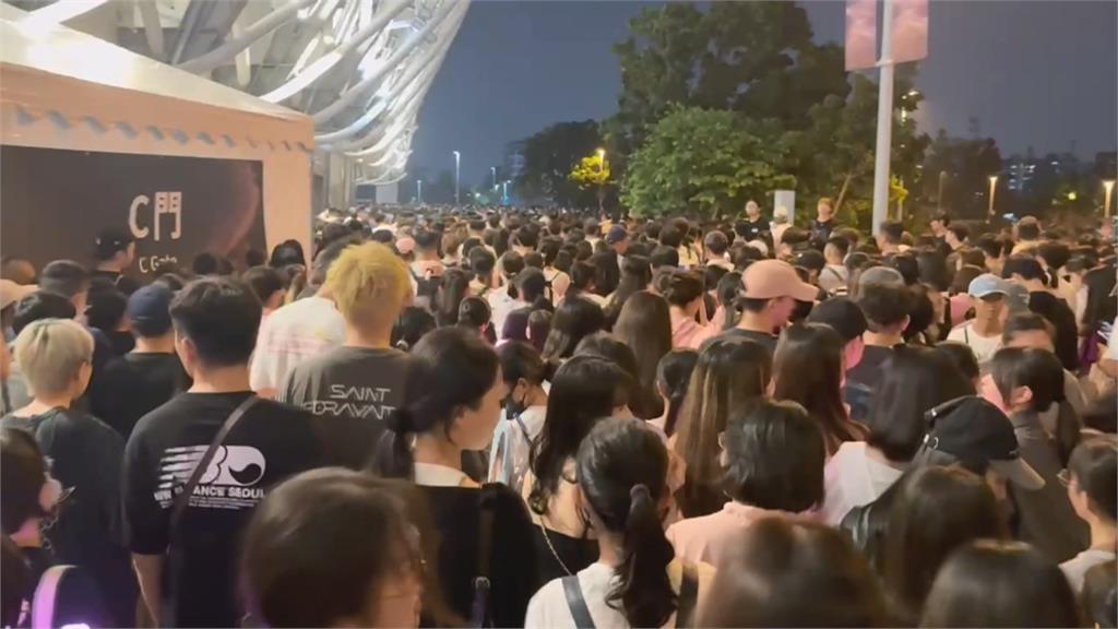 BLACKPINK高雄開唱"6.5萬人湧入" 陳其邁親監督散場交通