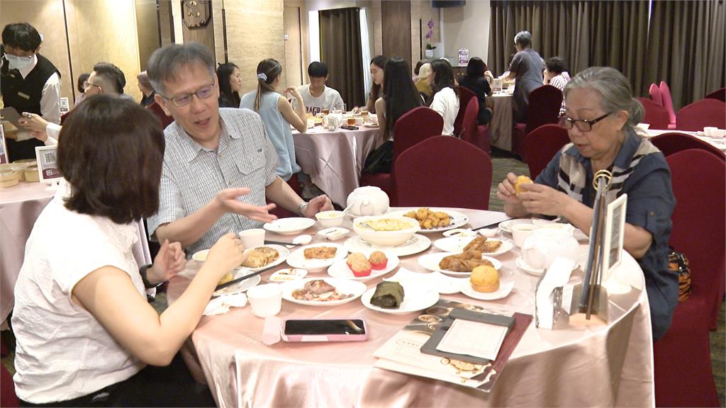 陪伴20年! 福容台北一館熄燈倒數 阿基師陪客敘舊
