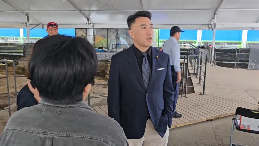 比YA合影被喊「罷免口號」　林沛祥尷尬回應：言論自由