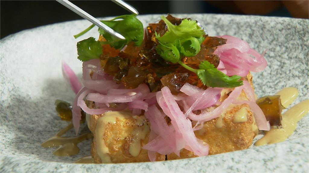 你敢挑戰嗎？香菜、皮蛋、臭豆腐全上桌　地獄料理業者拚創意對決