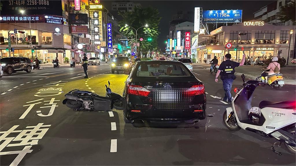 最新／台中酒駕男闖燈猛撞3機車！35歲女「頭部嚴重撕裂傷」搶救中