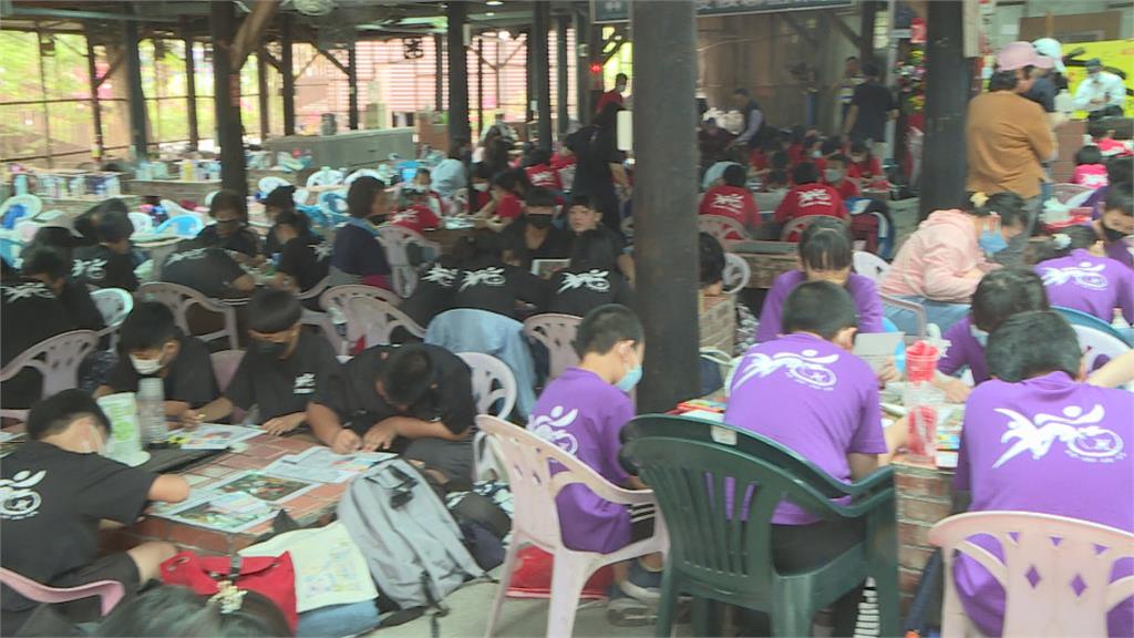 國際級油畫家陳明順「回嘉」　近300位師生同時作畫