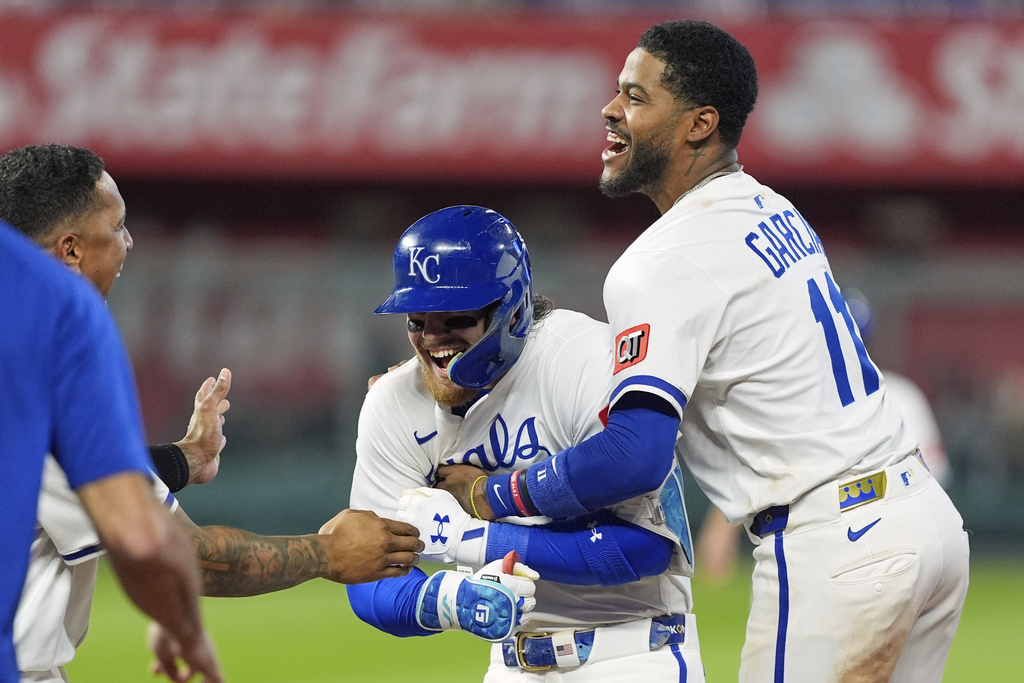 MLB(影)/白襪二壘手小飛球漏接K頭烏龍失誤 皇家趁機九局下逆轉勝