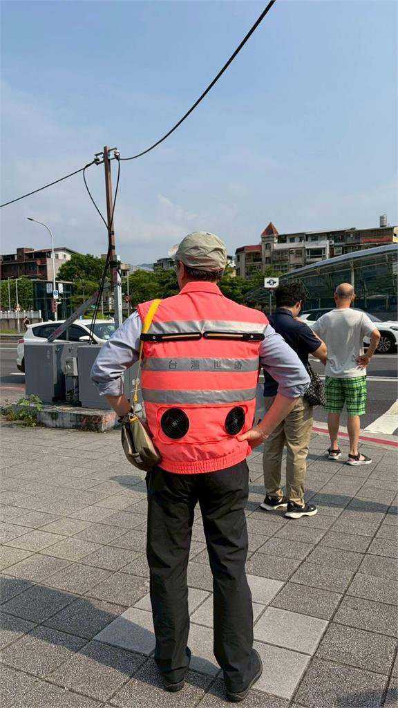 董事長天天穿「這衣服」趴趴走！只因看見員工1需求他研發台製工地神器