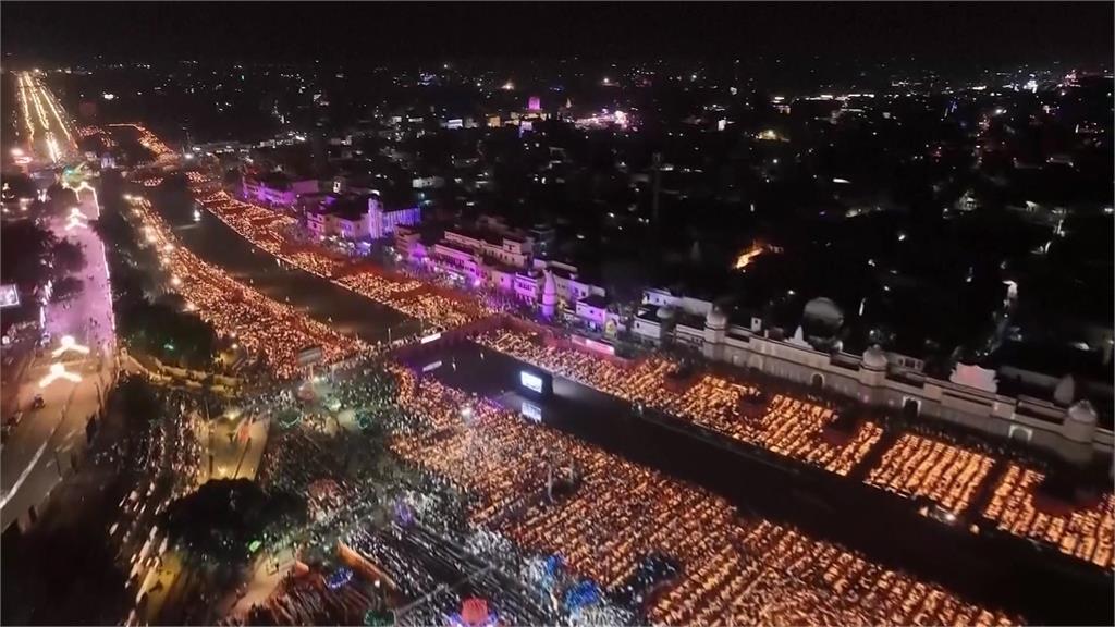 印度古城慶祝排燈節　251萬盞油燈照亮河畔創紀錄