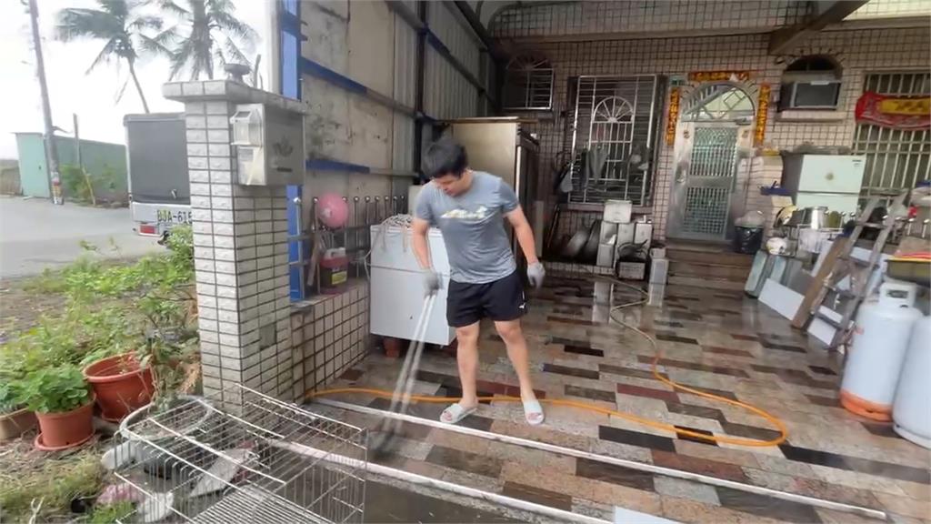 淹到膝蓋！　嘉義六腳大排潰堤淹進民宅　居民：整夜不敢睡