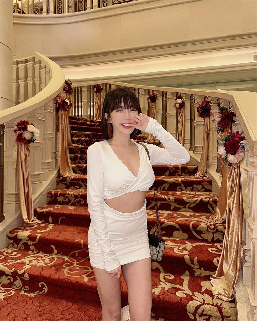 啦啦隊女神球場「飛吻狂晃」!曬這姿勢甜喊1句:要想我 讓網暴動了