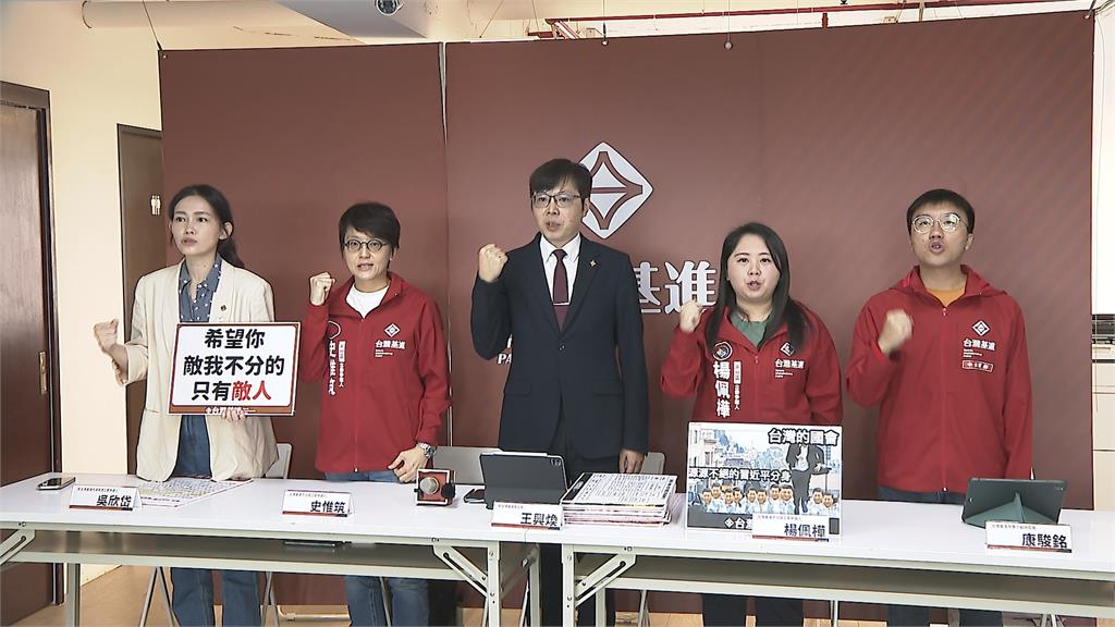柯文哲挺列民眾黨不分區 徐春鶯遭爆「支持兩岸加速統一」