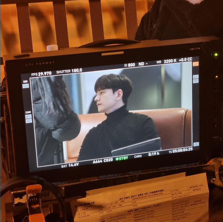 昔日韓劇男神被粉絲撞見在物流中心打工！認真搬貨模樣被大讚沒明星架子