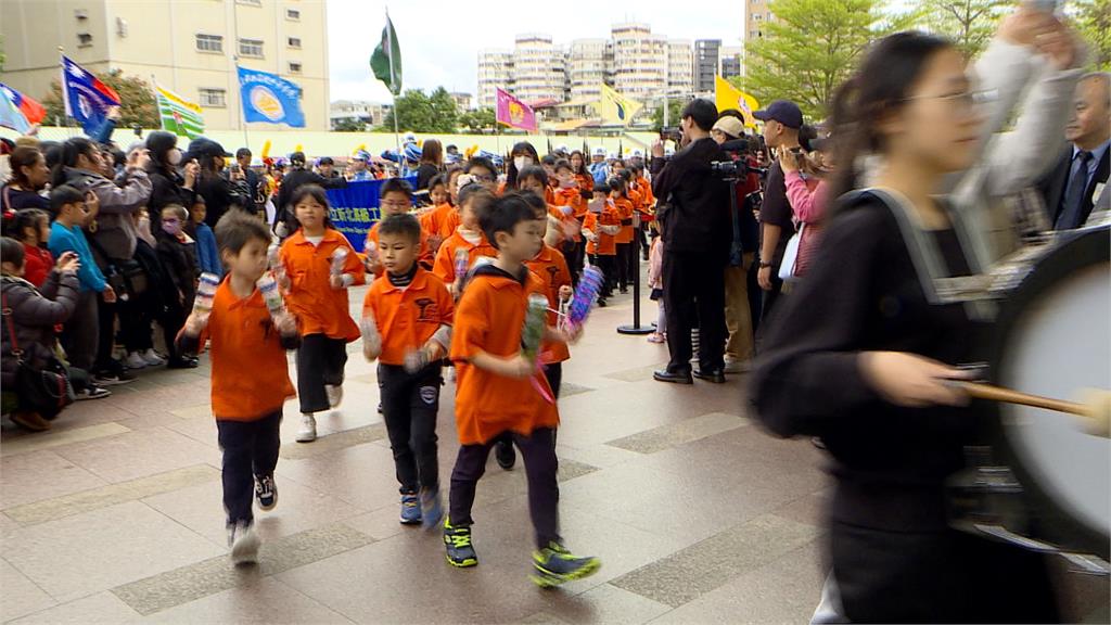 熱血慶元旦！10校樂儀旗隊聯合演出　高難度動作超震撼