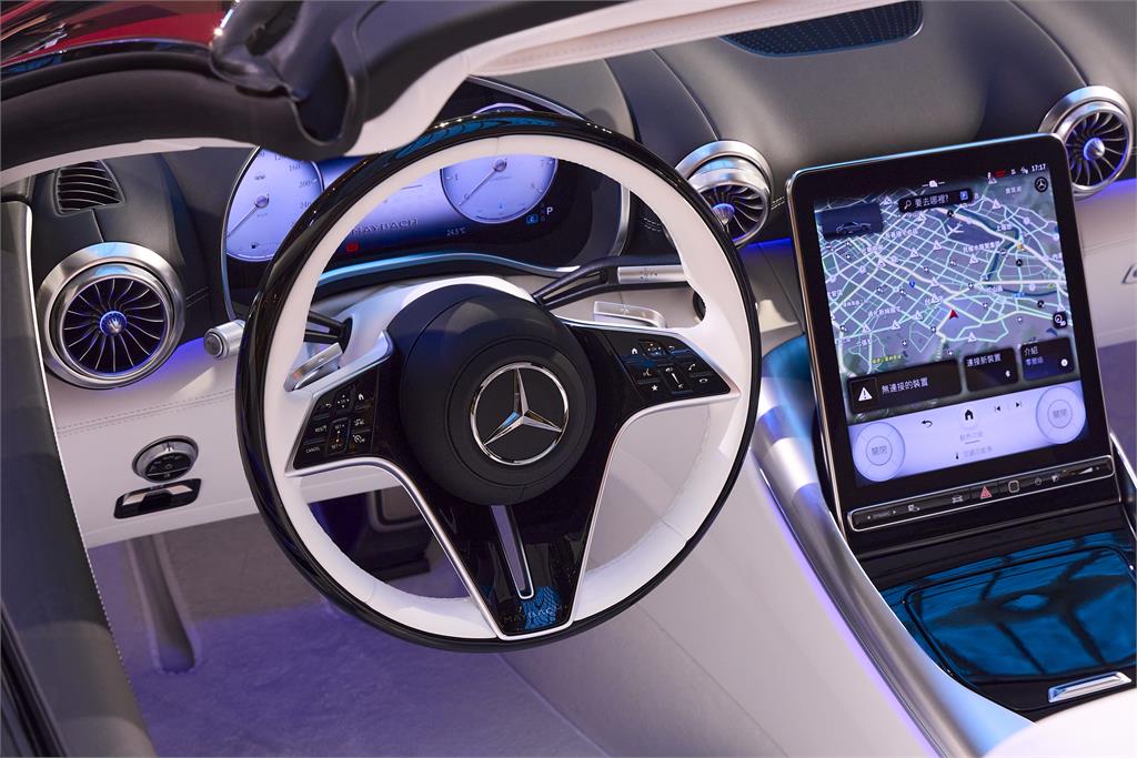 Mercedes-Maybach 御風之藝展於 BELLAVITA 展開匠心之境