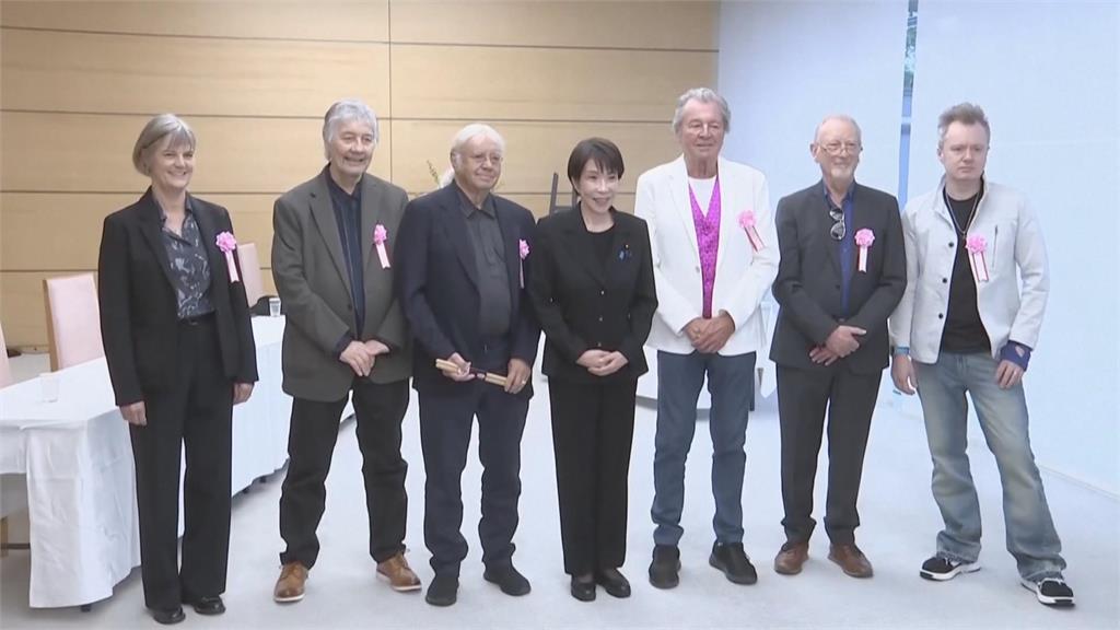 高市早苗見英國「深紫」樂團　曝和老公吵架用鼓紓壓