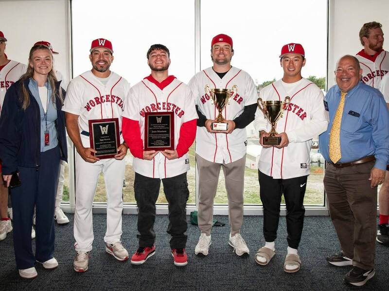 MLB(影)/鄭宗哲被紅襪發「好人卡」!獲球團肯定領獎高舉雙手超開心