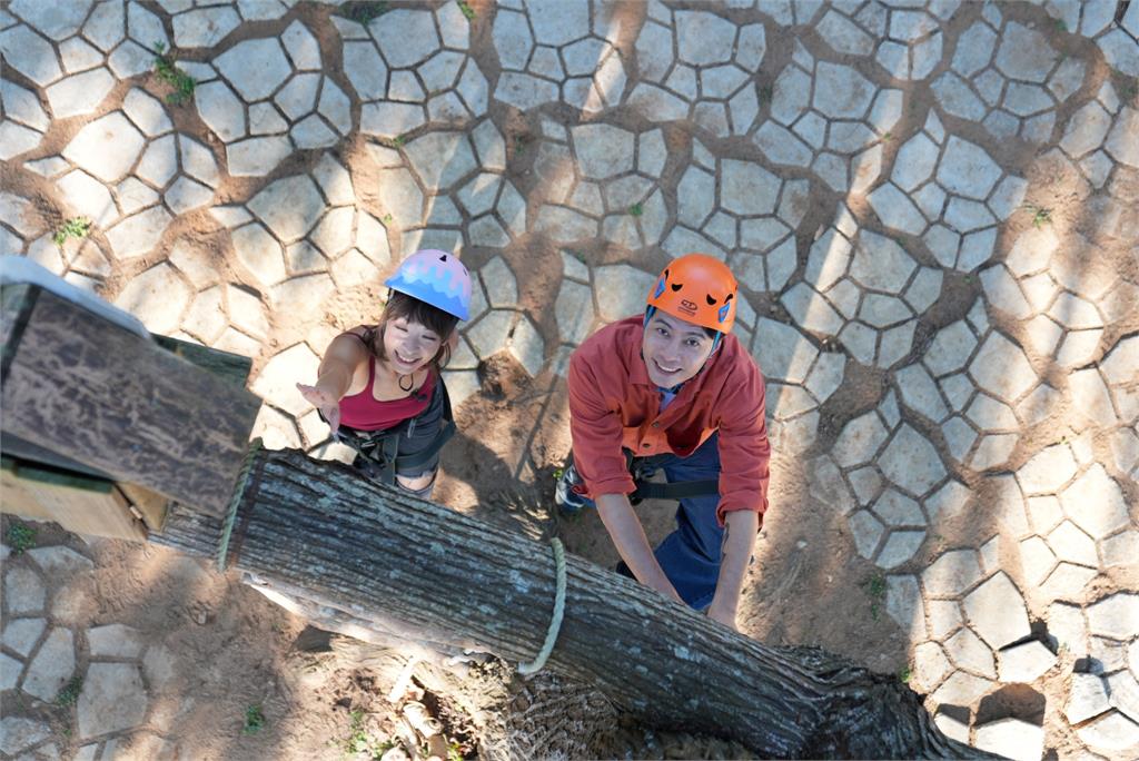 余思達入主無線台男主持卻被封「名符其實的猴囝仔」！段慧琳不服輸穿小可愛與長靴爬樹